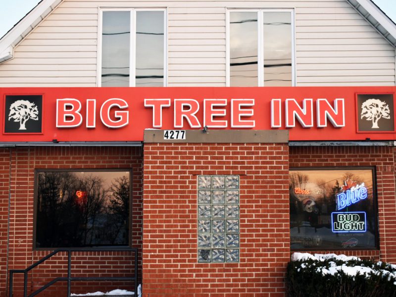 Chicken Wing Review/QB Comparison: Big Tree Inn