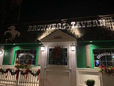 Chicken Wing Review/QB Comparison: Brunner’s Tavern