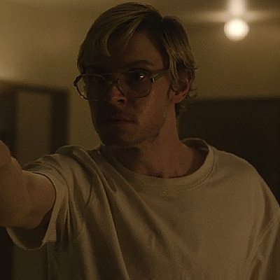 Monster Review: Evan Peters Is Jeffrey Dahmer in New Netflix Series