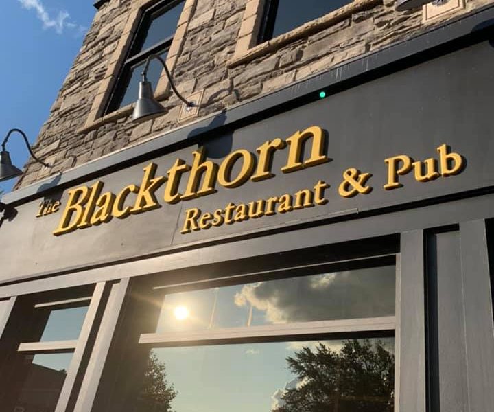 Chicken Wing Review/QB Comparison: The Blackthorn Pub