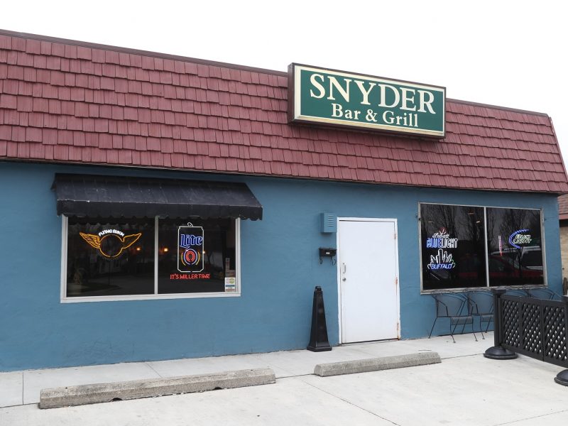 Chicken Wing Review/QB Comparison: Snyder Bar & Grill