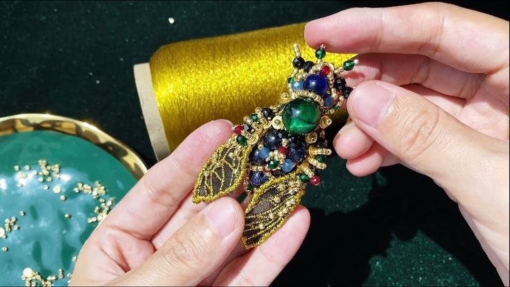 Sagės: Exploring the Delicate Artistry of Hand-Crafted Silver Brooches