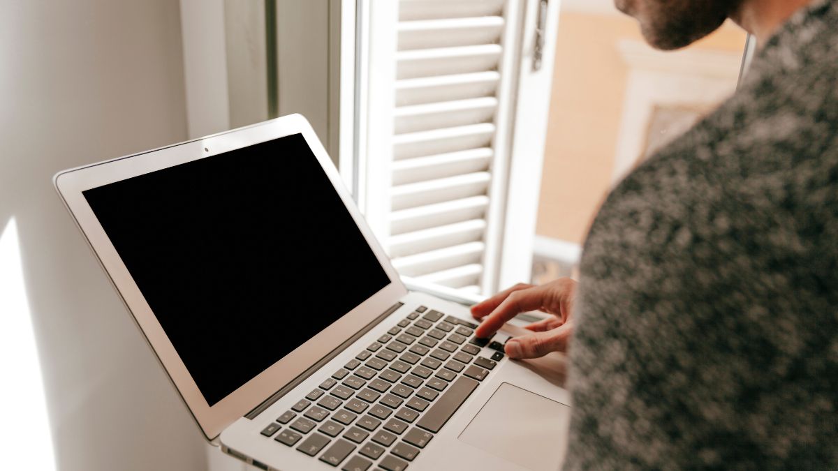 macbook for hidden screen